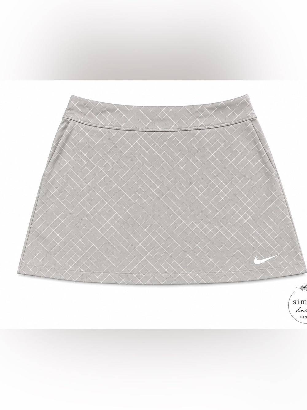 Nike Women’s Light Gray Diamond-Quilt Golf Skort Dri-fit